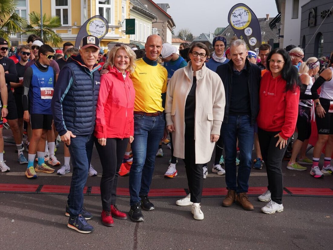 LFL Köstenberg Obmann Christian Gatti, Bürgermeister Ferdinand Vouk, Vize-Bürgermeister Helmut Steiner, Gemeindevorständin Dr. Margit Heissenberger, Casinodirektorin Marion Rosenender beim Start- und Zielbereich des Casinolaufs 2025