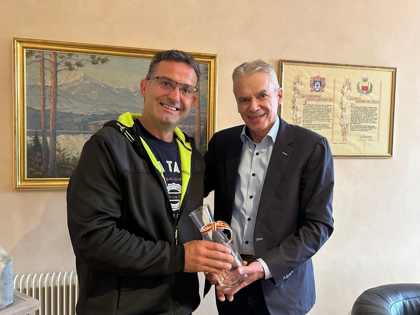 Bürgermeister Vouk gratuliert Manfred Haas zum 50. Geburtstag