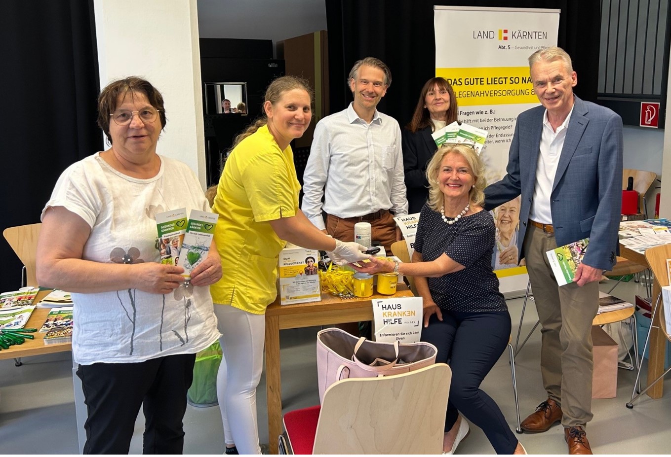 Bürgermeister Ferdinand Vouk und Gemeindevorständin Dr. Margit Heissenberger beim Gesundheitstag in Velden